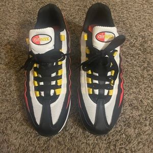 Nike Air Max ‘95 - white/bright crimson/yellow/black - 7y